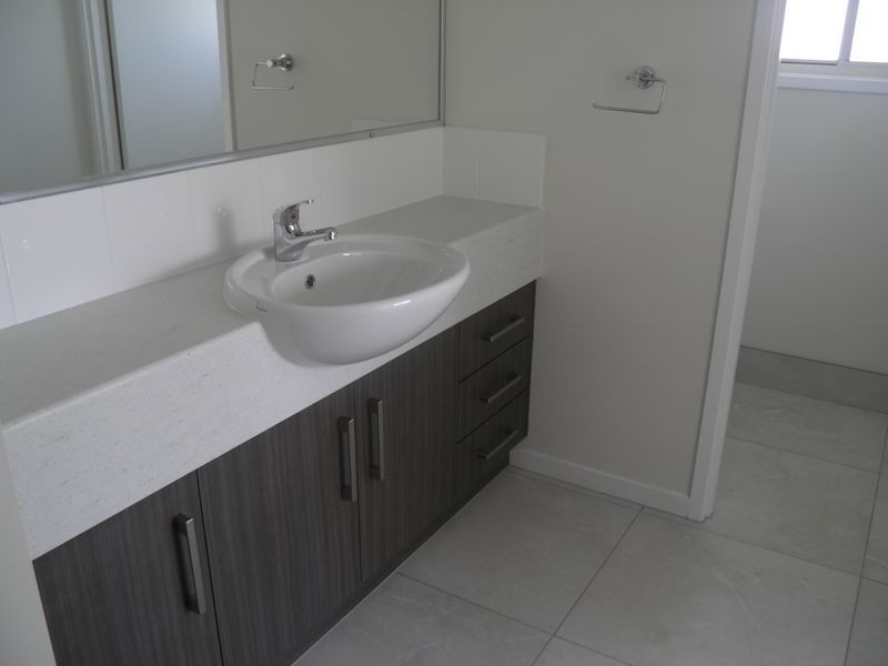 5 Wanda Drive, Boyne Island QLD 4680