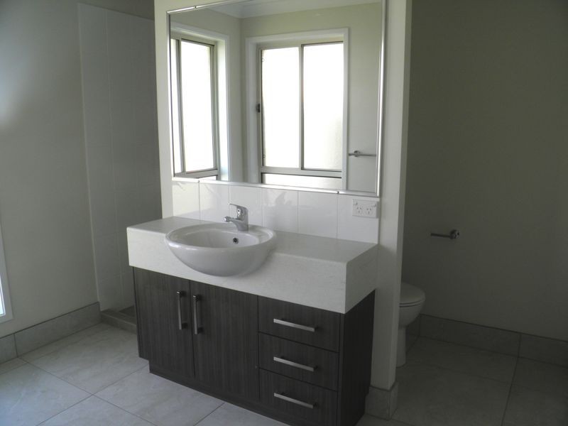 5 Wanda Drive, Boyne Island QLD 4680