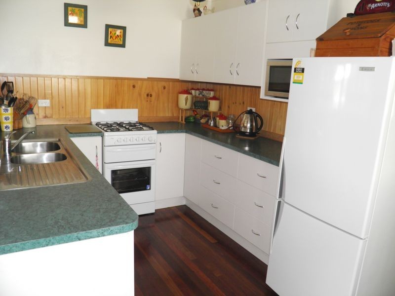 33 Katandra Street, Boyne Island QLD 4680