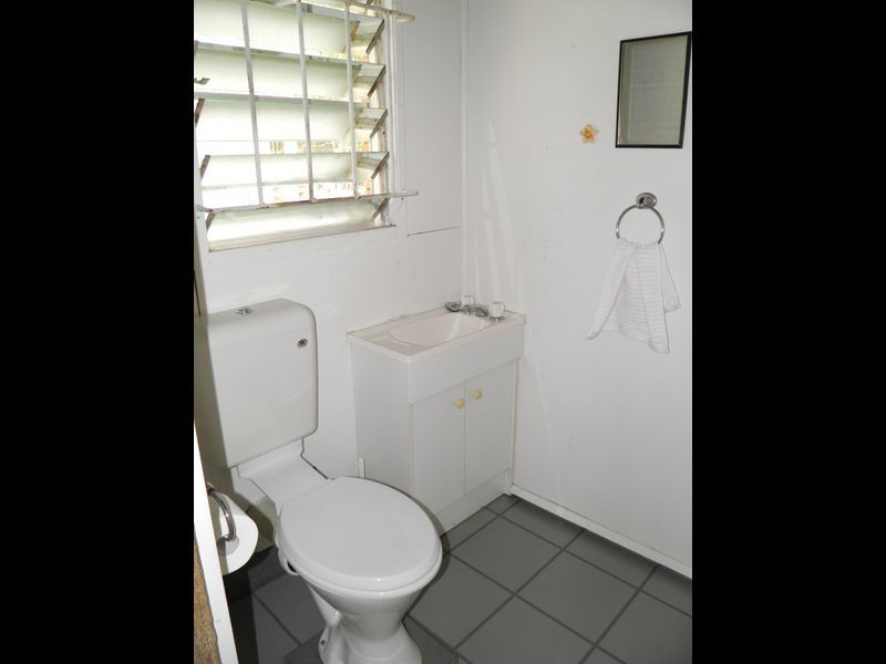 33 Katandra Street, Boyne Island QLD 4680