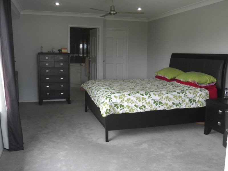 6 Helena Court, Boyne Island QLD 4680