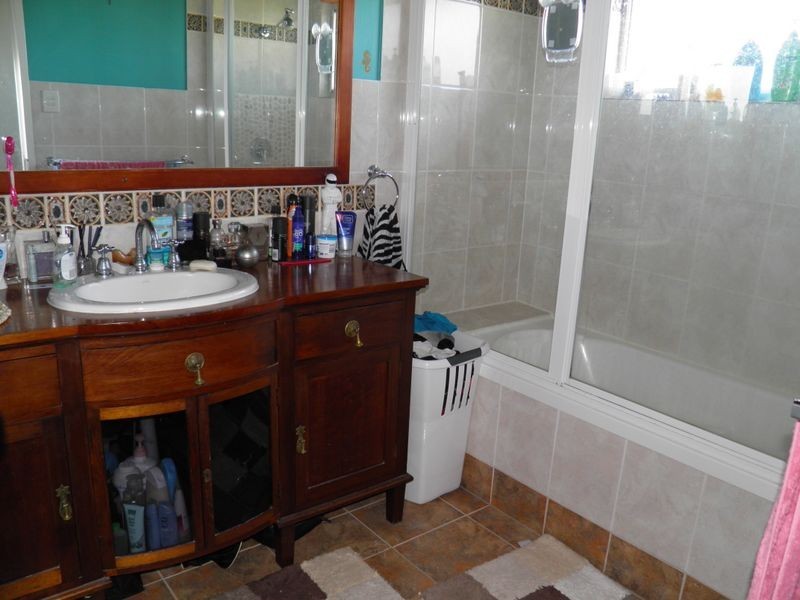 17 Chauvel Court, Boyne Island QLD 4680