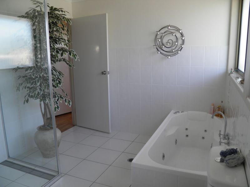 26 Edward Street, Boyne Island QLD 4680