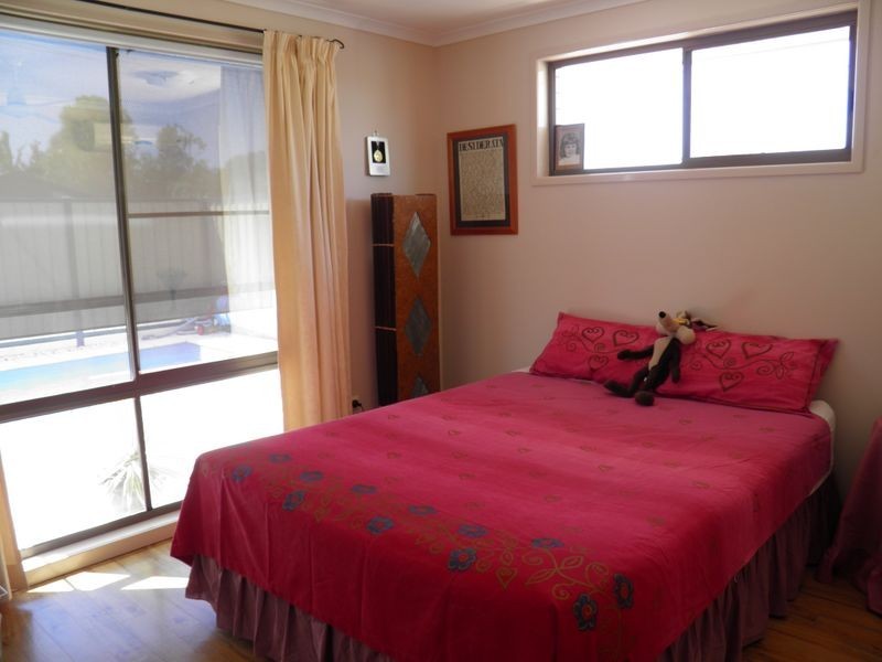 26 Edward Street, Boyne Island QLD 4680