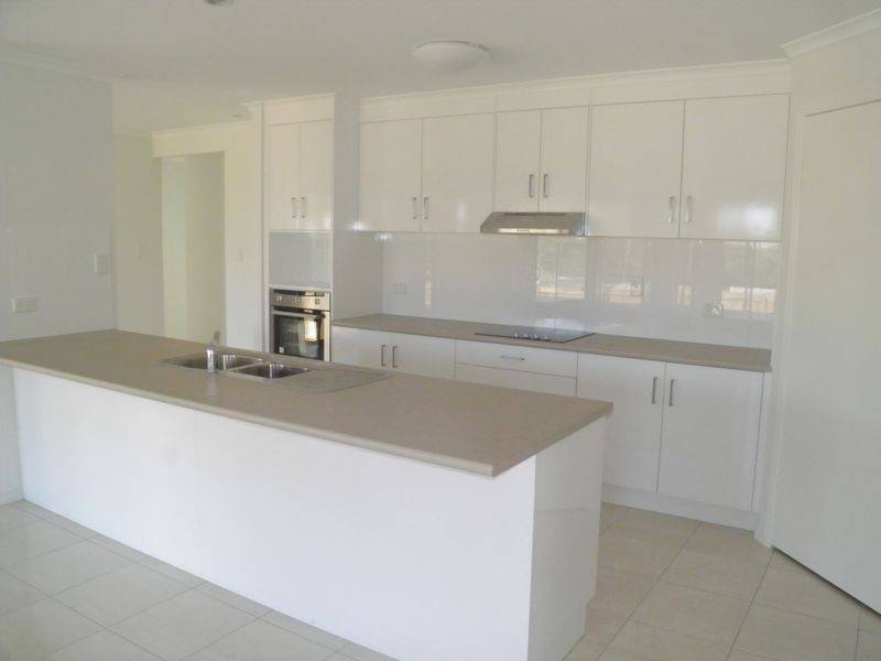 7 The Promenade, Boyne Island QLD 4680