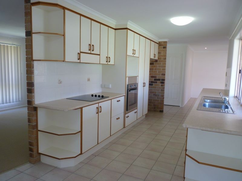 24 Geoffrey Thomas Drive, Tannum Sands QLD 4680