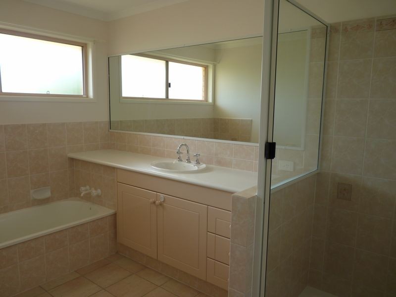 24 Geoffrey Thomas Drive, Tannum Sands QLD 4680