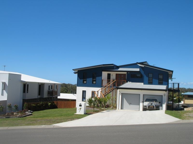 35 Lighthouse Drive, Boyne Island QLD 4680