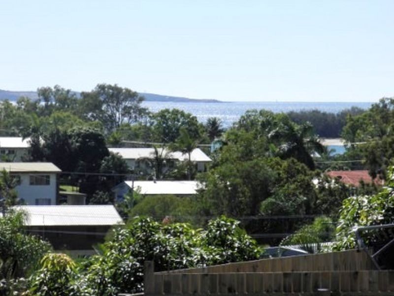 18 Centenary Drive, Boyne Island QLD 4680