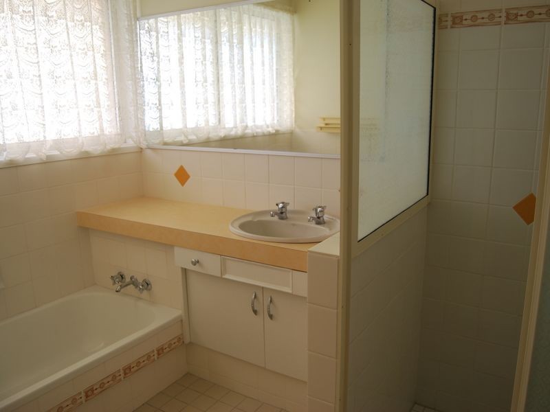28 Edward  Street, Boyne Island QLD 4680