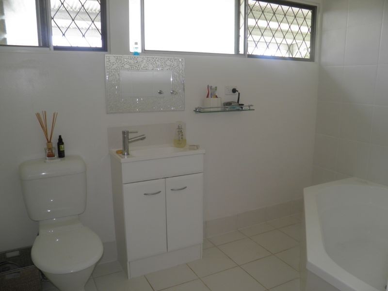 17 Alexander Street, Boyne Island QLD 4680