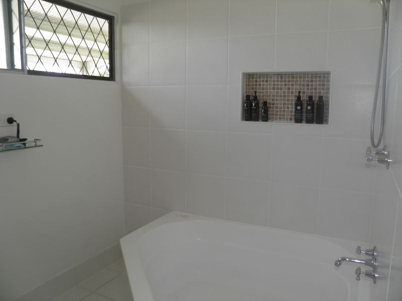 17 Alexander Street, Boyne Island QLD 4680