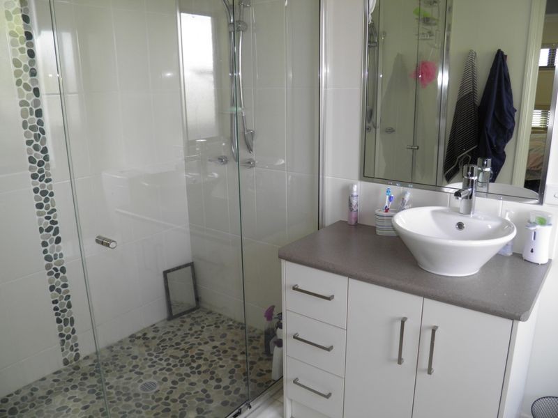 18 Melanie Court, Boyne Island QLD 4680