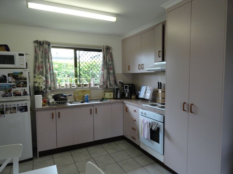 33 Centenary Drive, Boyne Island QLD 4680