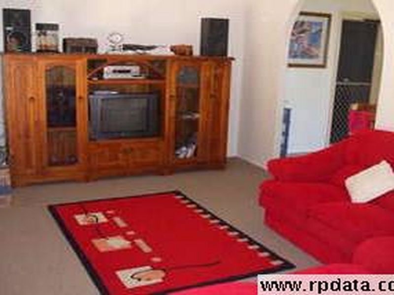 28 Crest Avenue, Boyne Island QLD 4680