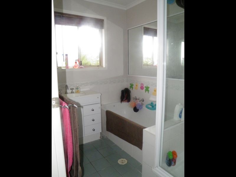 37 Curtis Avenue, Boyne Island QLD 4680