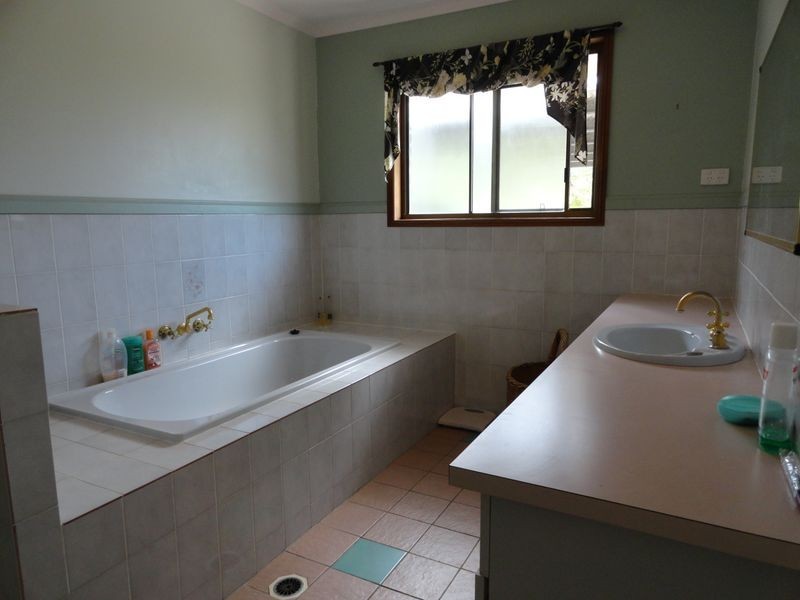 17 Helen Crescent, Wurdong Heights QLD 4680