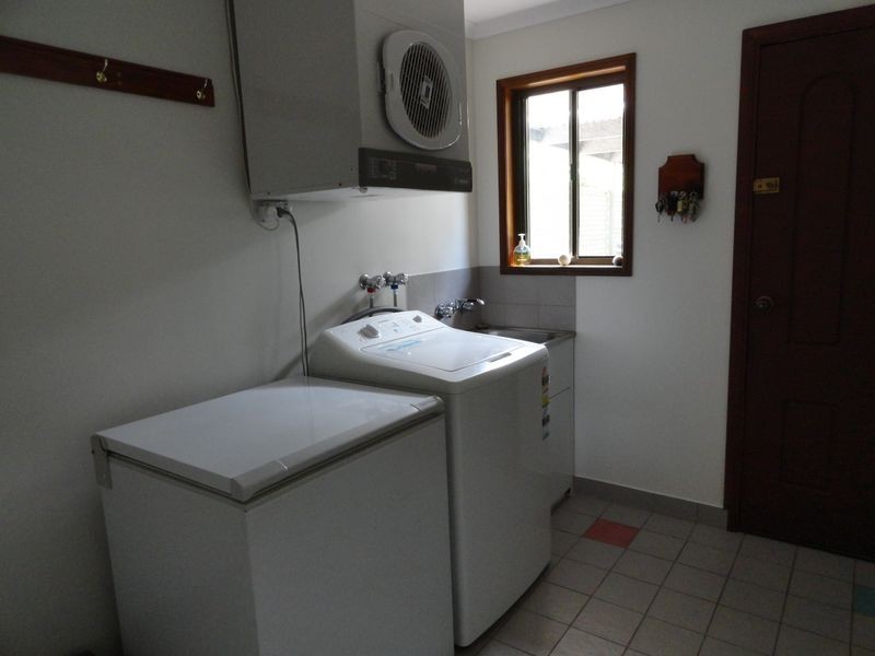 17 Helen Crescent, Wurdong Heights QLD 4680