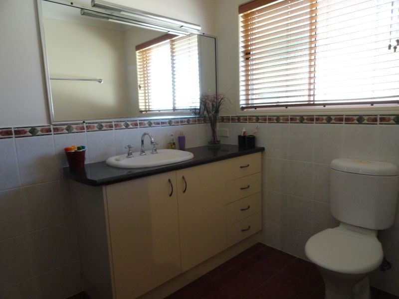 15 Tarcoola Drive, Boyne Island QLD 4680