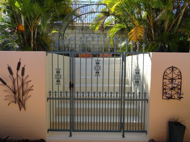 15 Tarcoola Drive, Boyne Island QLD 4680