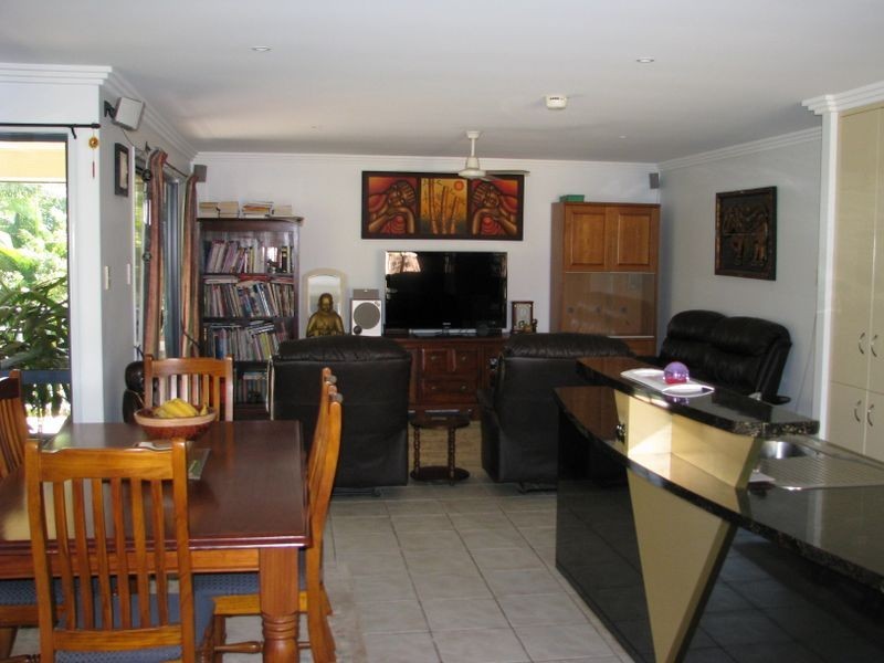 9 Curtis Avenue, Boyne Island QLD 4680