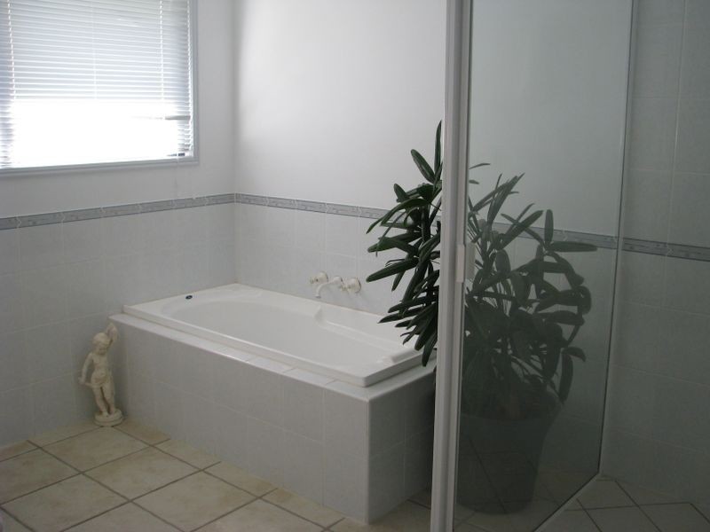 9 Curtis Avenue, Boyne Island QLD 4680