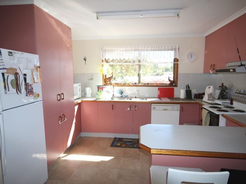 7 Brin Street, Boyne Island QLD 4680
