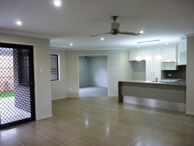 13 Valley Way, Boyne Island QLD 4680