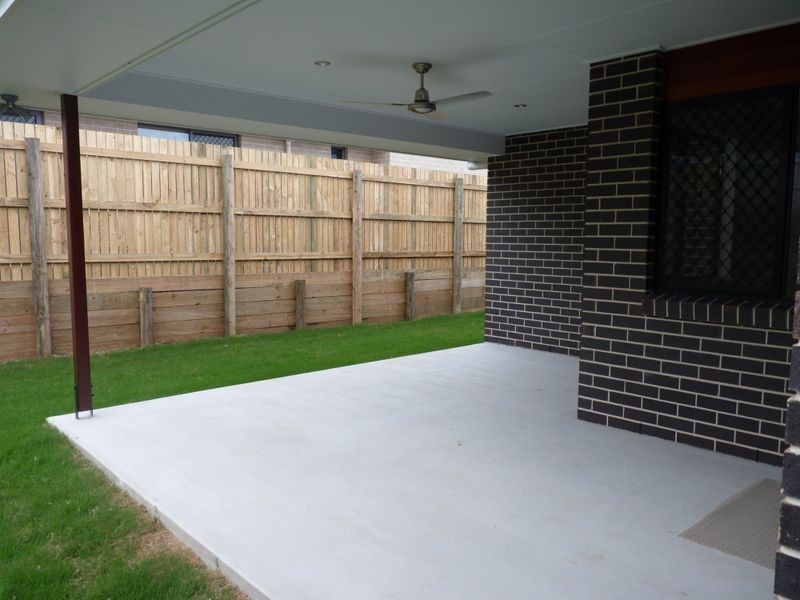 13 Valley Way, Boyne Island QLD 4680