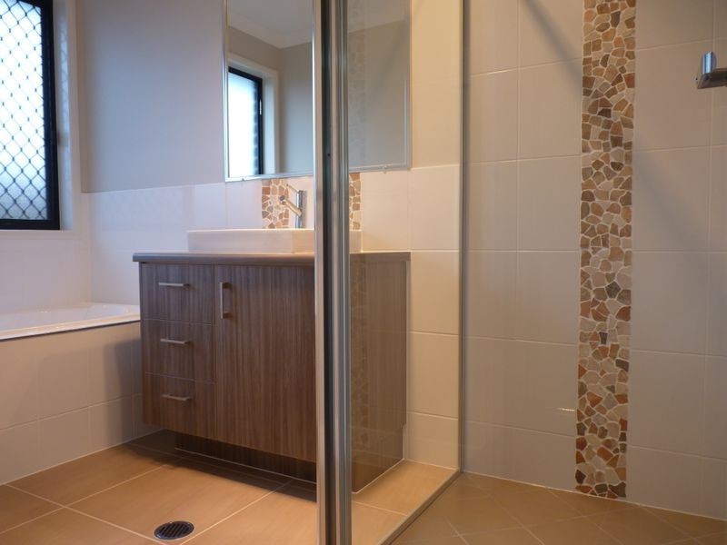 13 Valley Way, Boyne Island QLD 4680