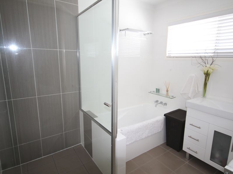 5 Andrew Court, Boyne Island QLD 4680