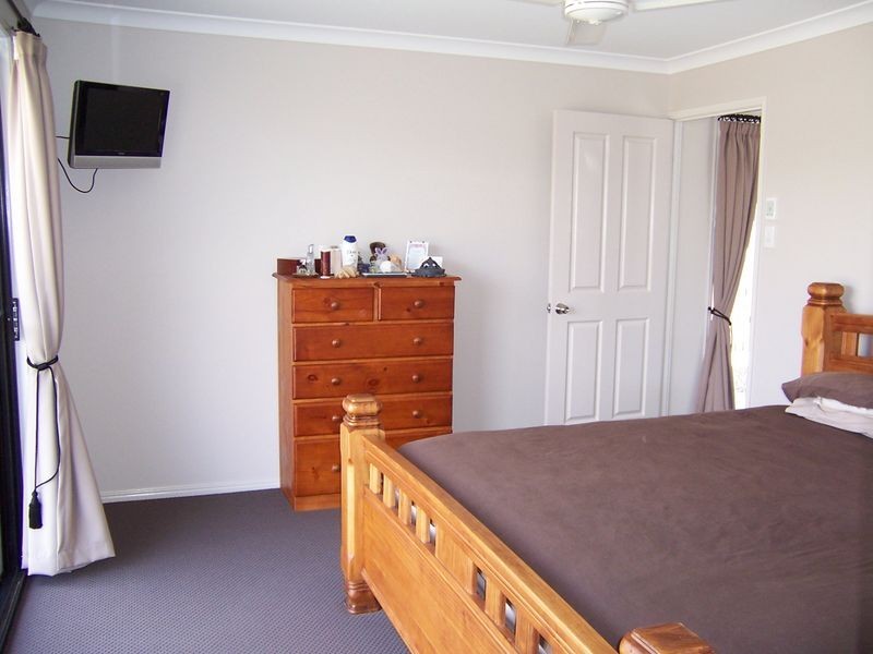 5 Jeana Close, Boyne Island QLD 4680