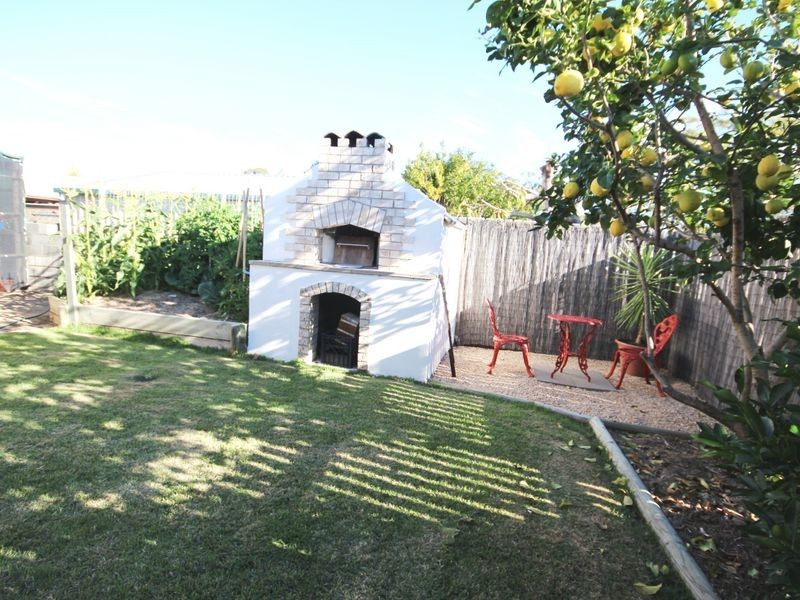 79 Booth Avenue, Tannum Sands QLD 4680