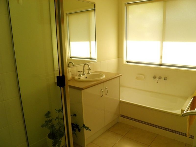 6 Stella Street, Boyne Island QLD 4680