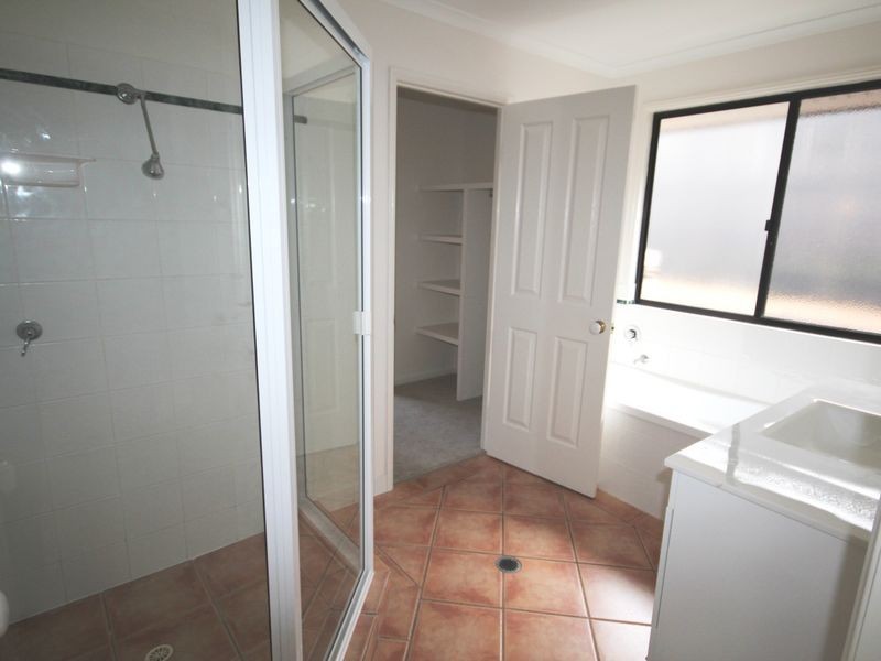 33 Latrobe Street, Tannum Sands QLD 4680