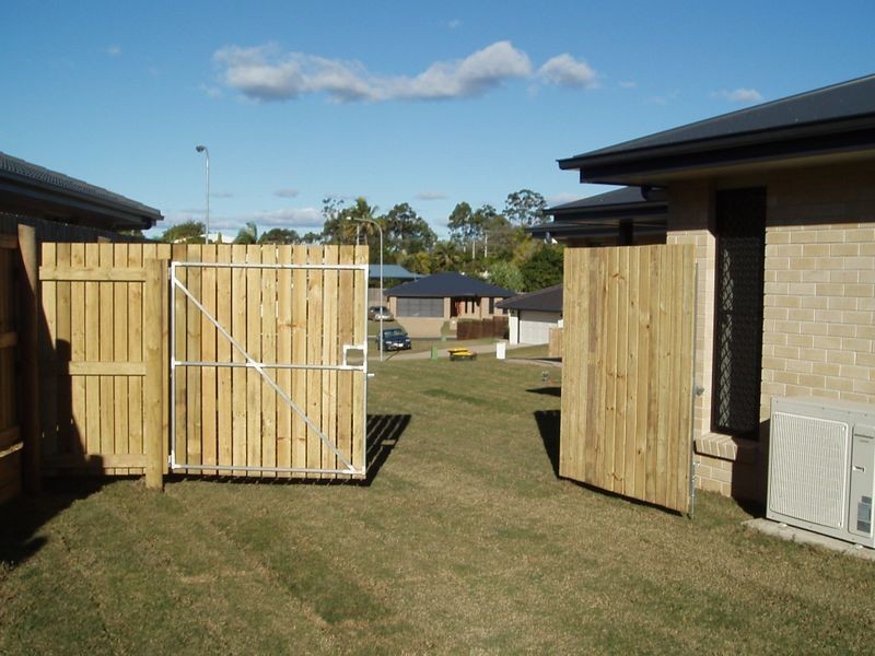 9 Valley Way, Boyne Island QLD 4680