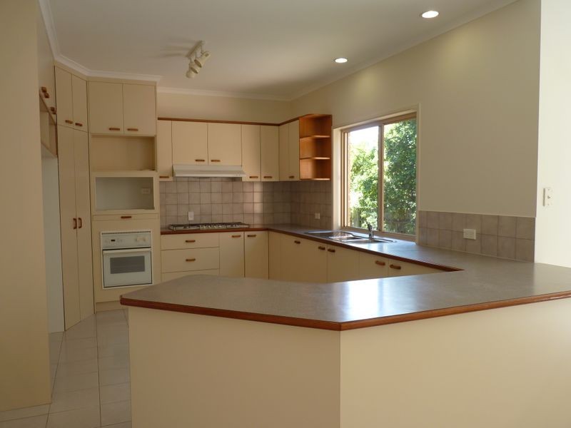 10 Currawong Court, Boyne Island QLD 4680