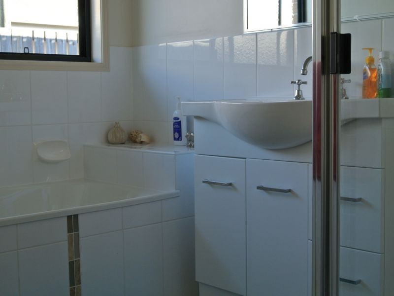 14 Jeana Close, Boyne Island QLD 4680