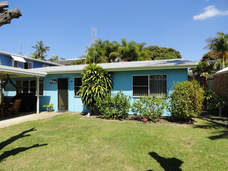31 Island Esplanade, Boyne Island QLD 4680