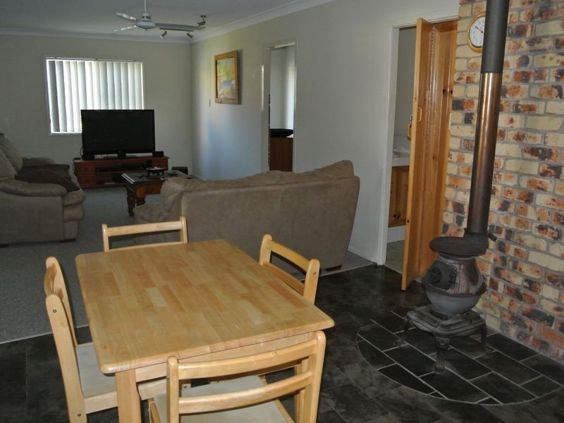 31 Island Esplanade, Boyne Island QLD 4680