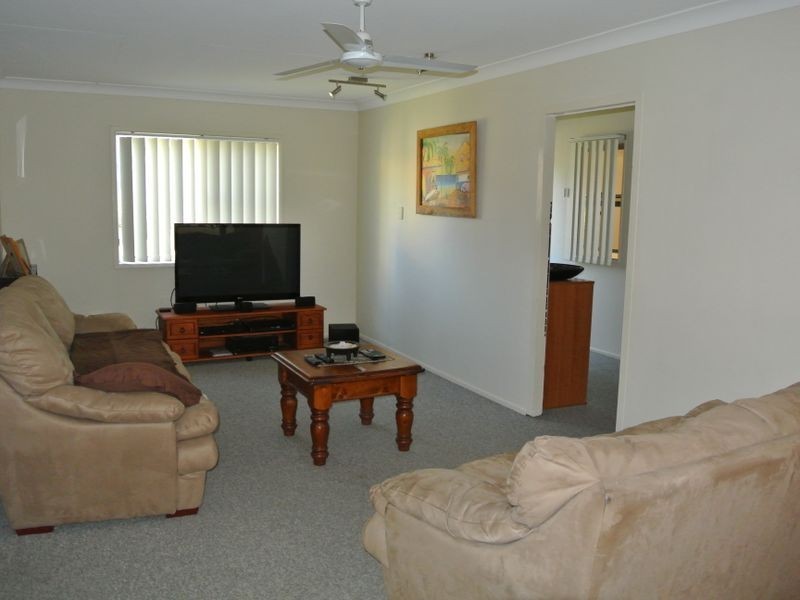 31 Island Esplanade, Boyne Island QLD 4680