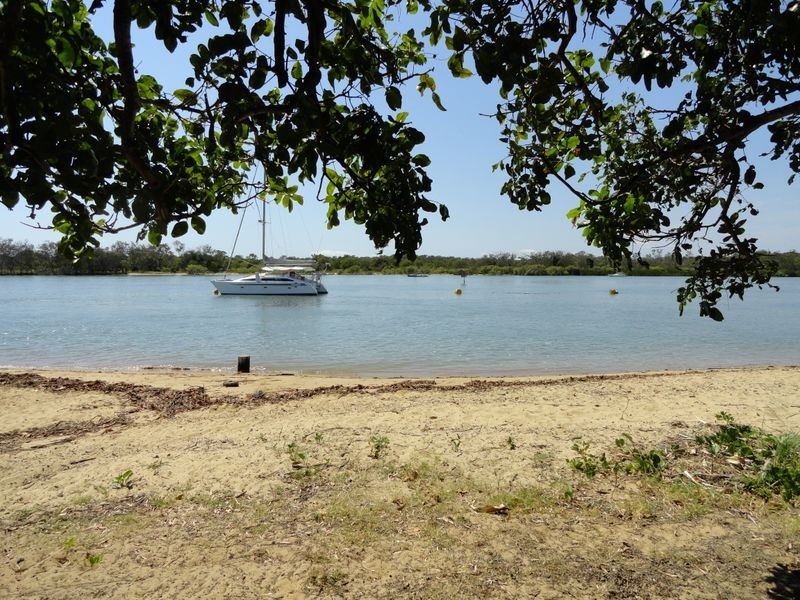 31 Island Esplanade, Boyne Island QLD 4680