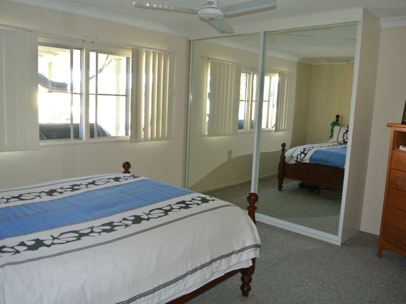 31 Island Esplanade, Boyne Island QLD 4680
