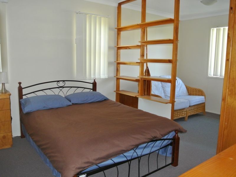 31 Island Esplanade, Boyne Island QLD 4680