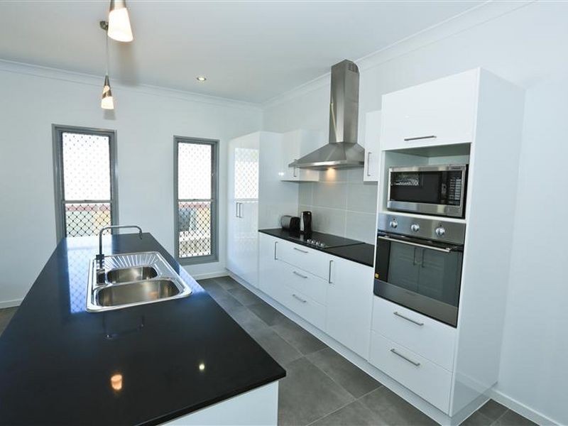 13 Lighthouse Drive, Boyne Island QLD 4680