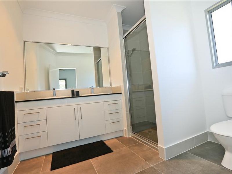 13 Lighthouse Drive, Boyne Island QLD 4680