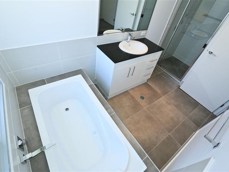 13 Lighthouse Drive, Boyne Island QLD 4680