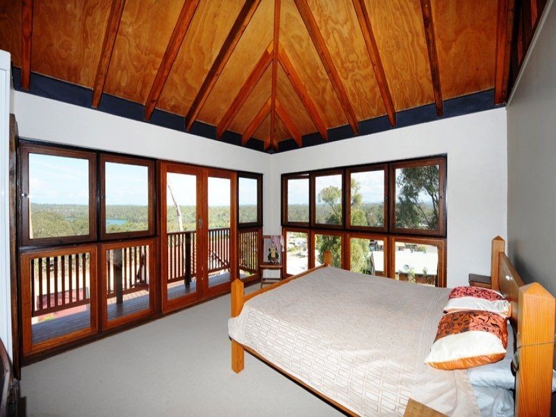 18 Sayre Crescent, Boyne Island QLD 4680