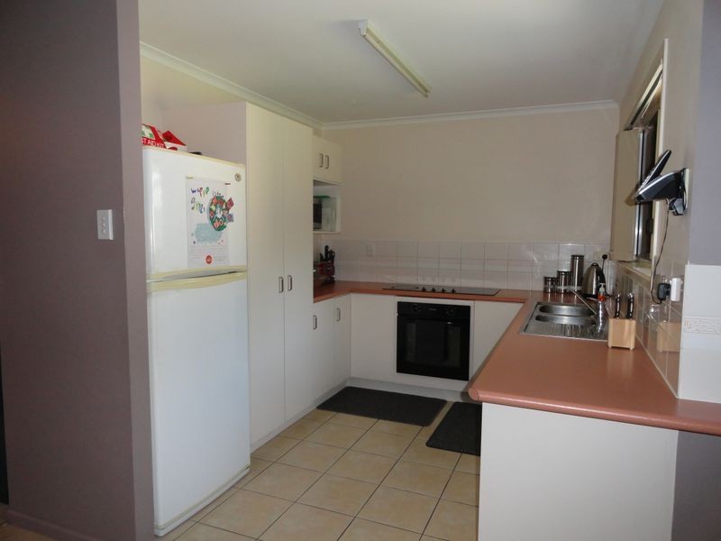 27 Beltana Drive, Boyne Island QLD 4680