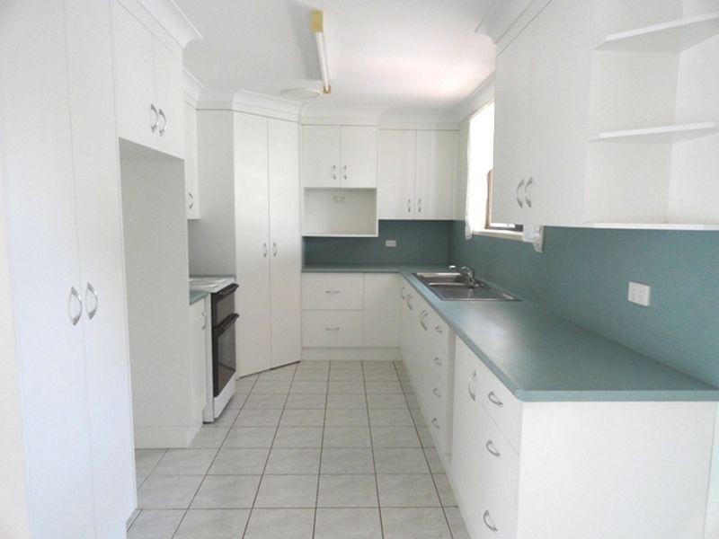 1 Bellemere Court, Boyne Island QLD 4680